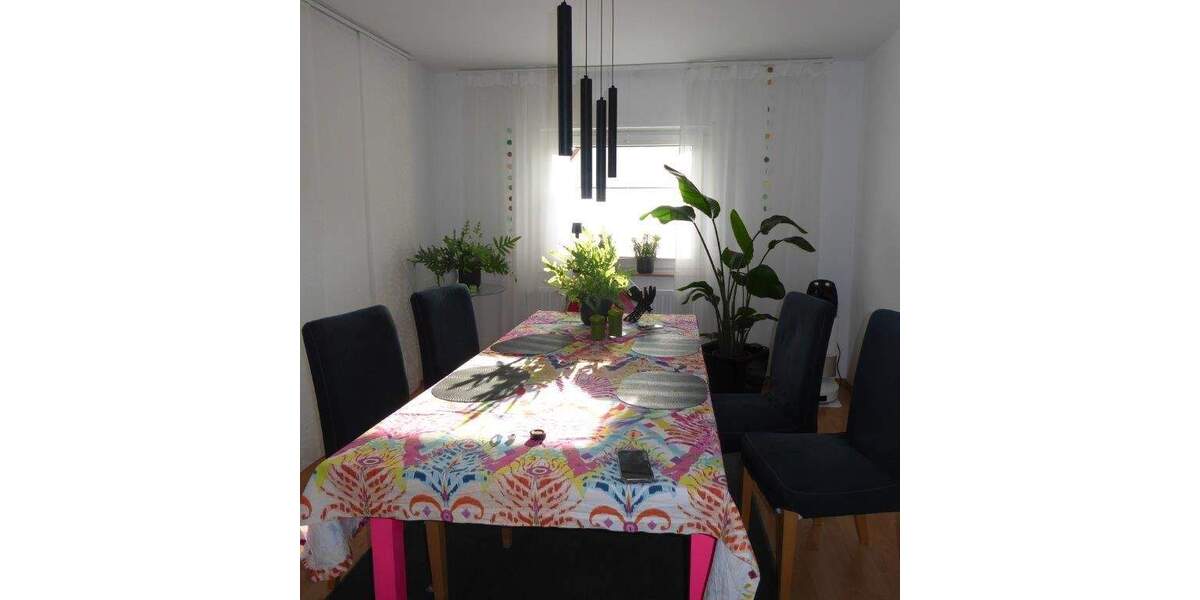 Etagenwohnung Rosbach vor der Höhe Rodheim - 7 Zimmer, 170 m&sup2;, 1.550&euro; | Angebot:24657672