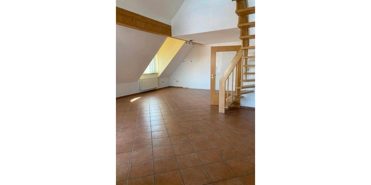 Dachgeschoßwohnung Röthlein - 4 Zimmer, 116 m&sup2;, 950&euro; | Angebot:26073297