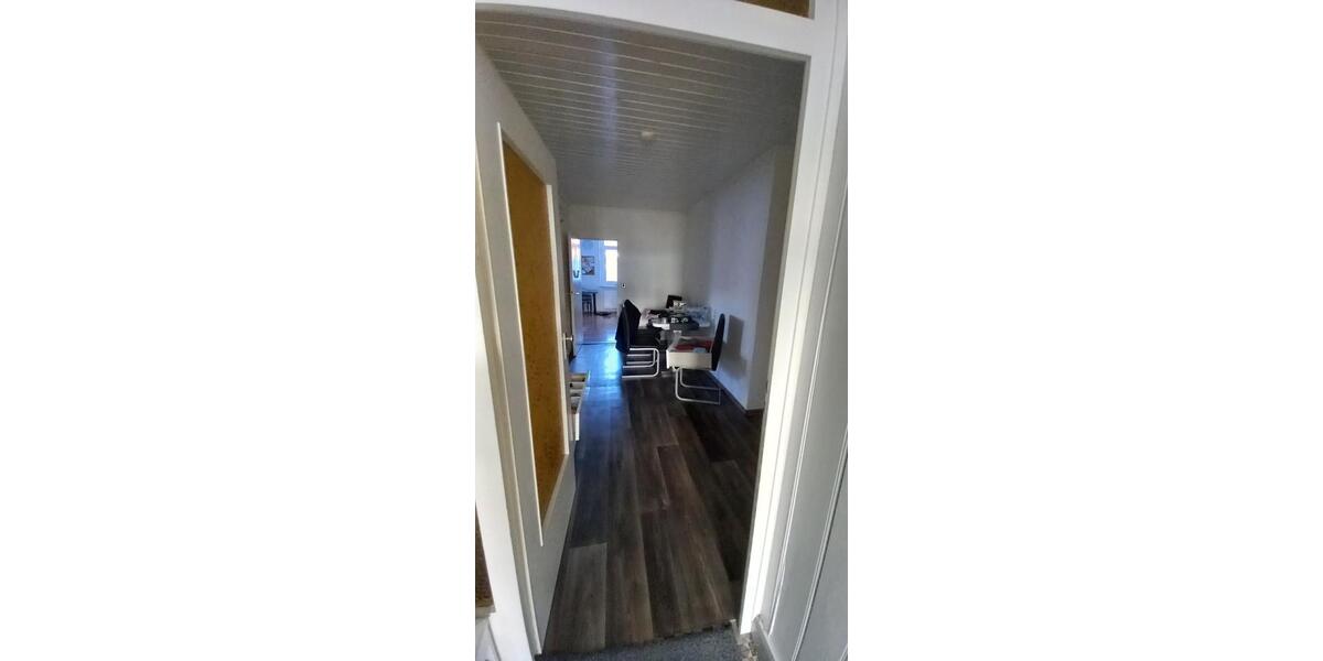 Etagenwohnung Rühen - 3 Zimmer, 80 m&sup2;, 600&euro; | Angebot:25418764