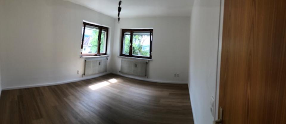 Neu renovierte, helle 3 Zimmer EG Wohnung mit Terrasse und Garten