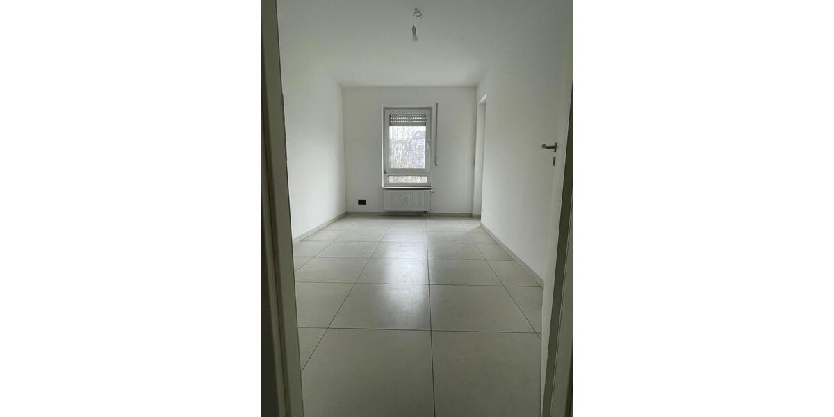 Etagenwohnung Ludwigshafen am Rhein Ludwigshafen-Hemshof - 3 Zimmer, 81 m&sup2;, 1.250&euro; | Angebot:25175390