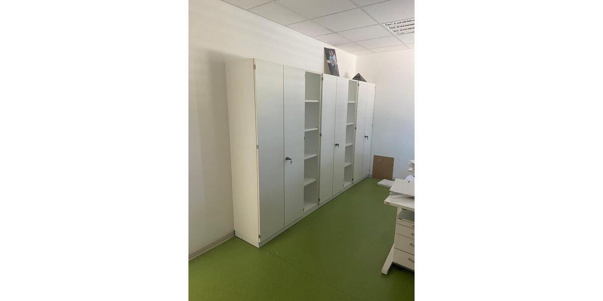 Industriehalle mit Büro, großer Freifläche, PV & Klima zimmer