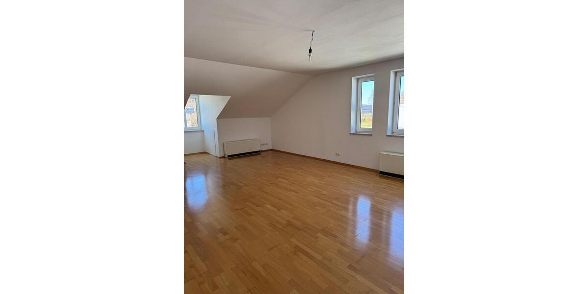 Dachgeschoßwohnung Schöllnach - 2 Zimmer, 88 m&sup2;, 600&euro; | Angebot:26101489