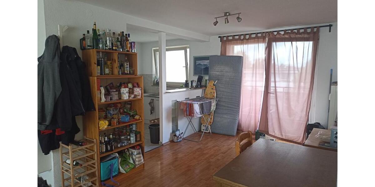 Schönes Zimmer in geräumiger 3-Zimmer-WG ab 01.02. frei 1 zimmer