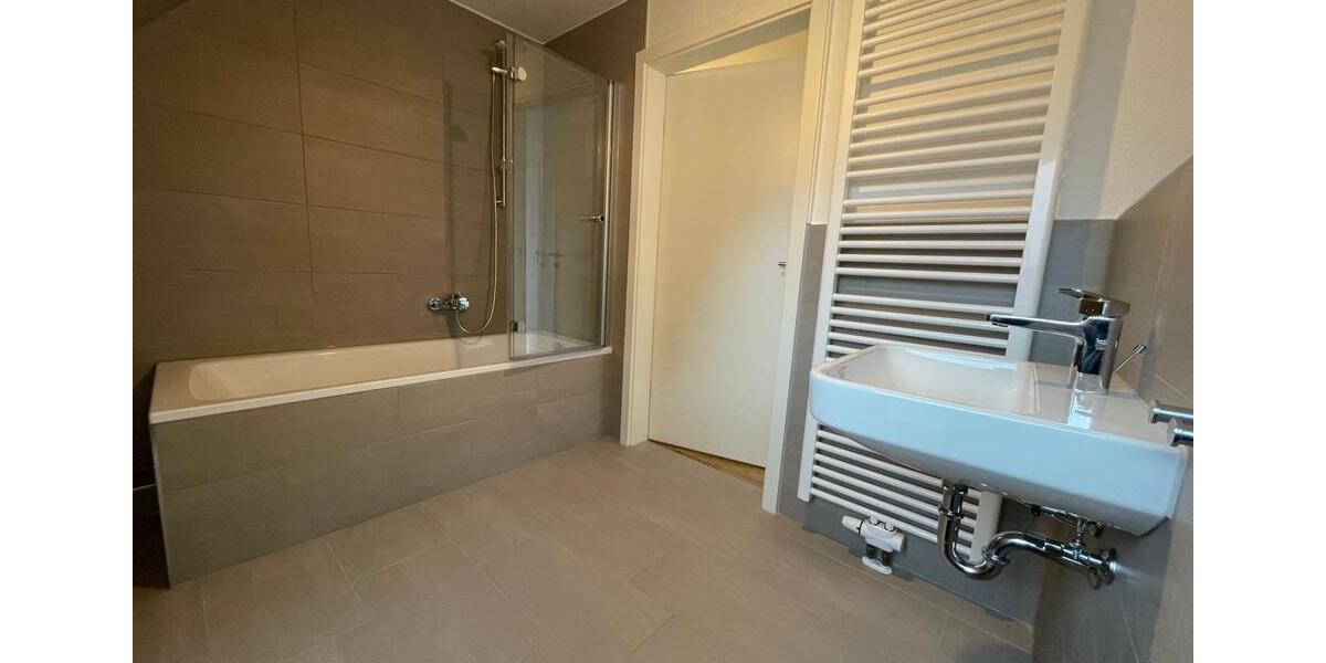 Dachgeschoßwohnung Essen Stadtbezirk IV - 3 Zimmer, 69 m&sup2;, 721&euro; | Angebot:25230747