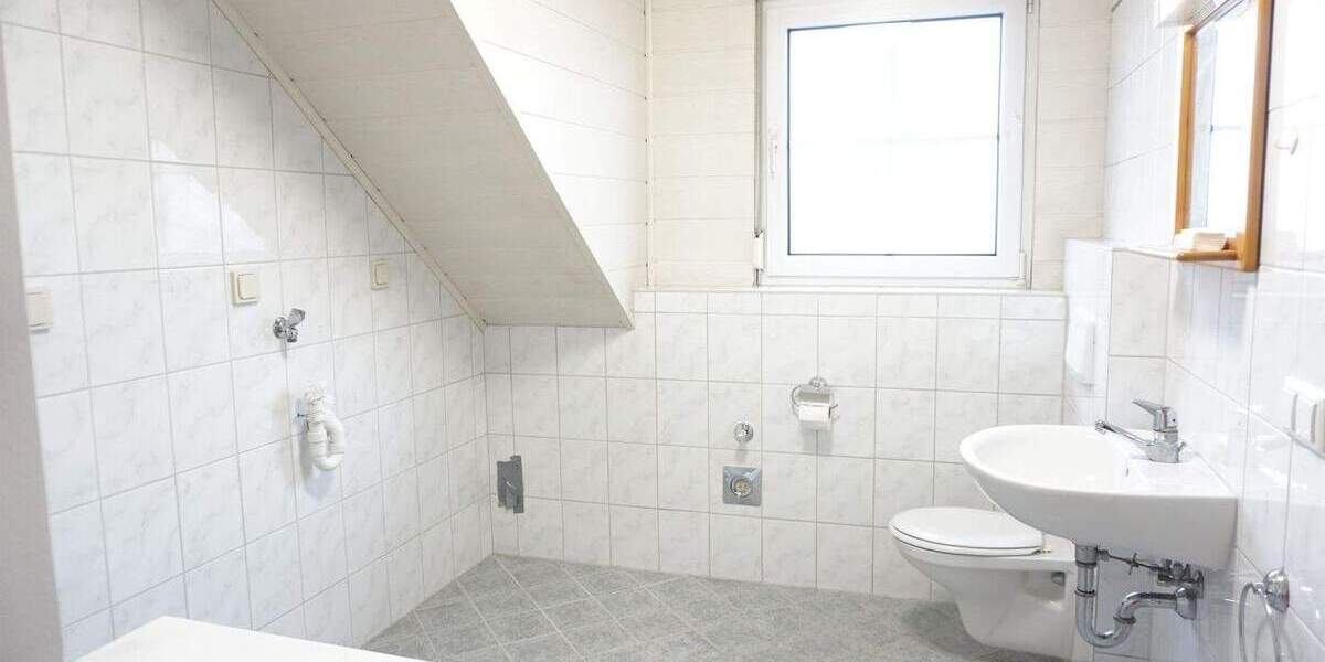 Etagenwohnung Poppenricht - 4 Zimmer, 100 m&sup2;, 950&euro; | Angebot:23950600