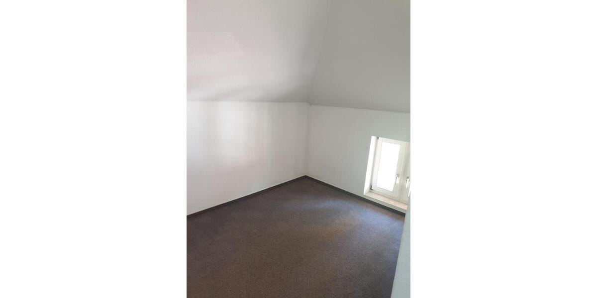 Geräumige 2,5-Raumwohnung im Dachgeschoss 2.5 zimmer