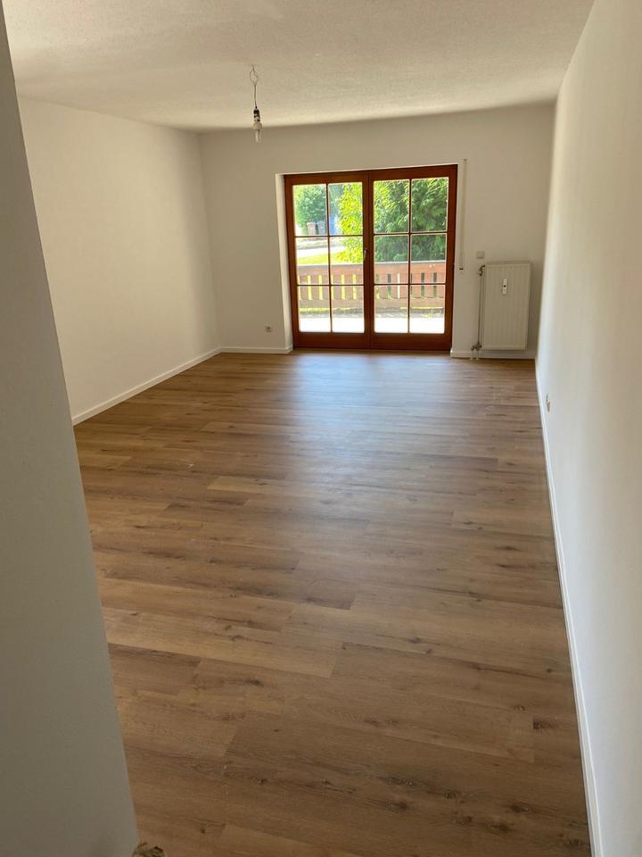 Erdgeschoss ruhige zwei Zimmer Wohnung Terrasse