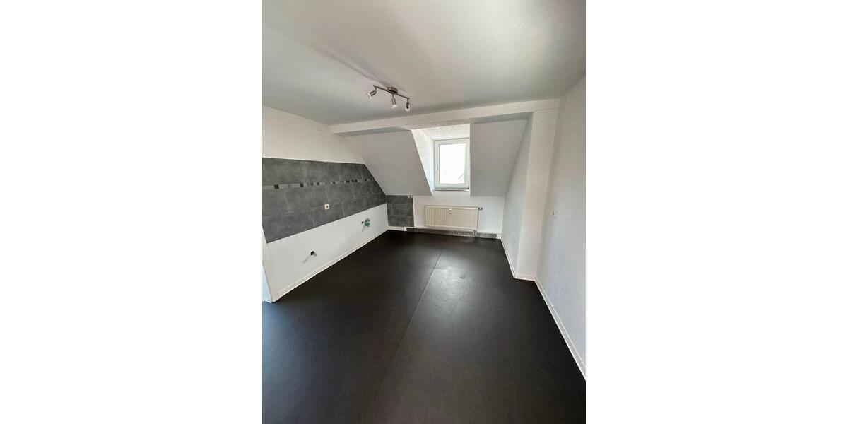 Dachgeschoßwohnung Hecklingen - 4 Zimmer, 62 m&sup2;, 350&euro; | Angebot:24878569
