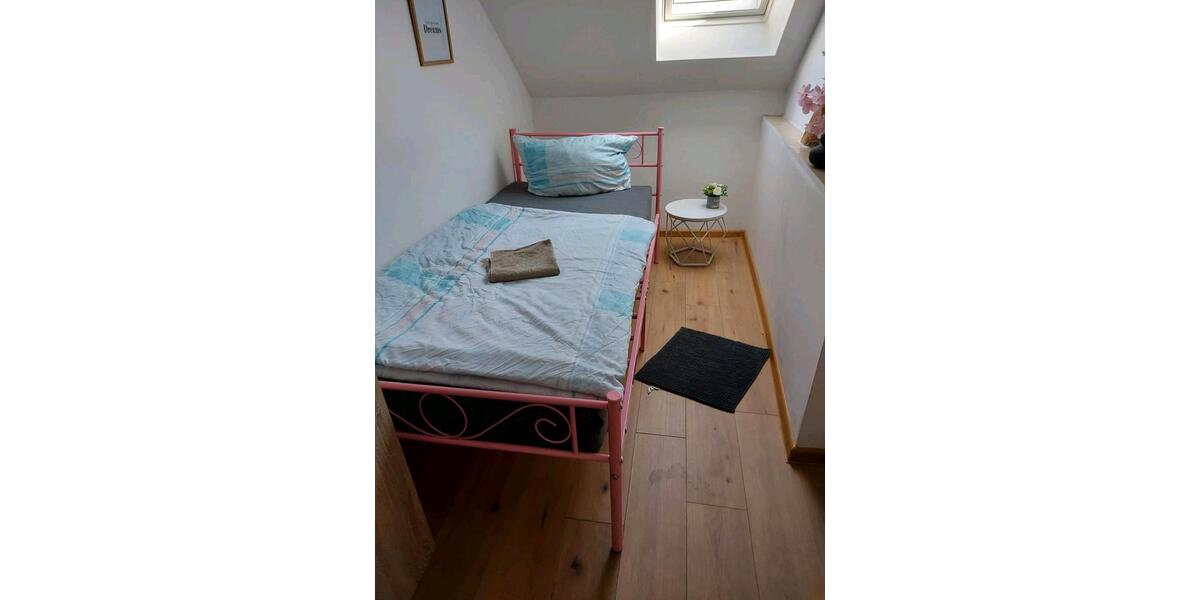 Wohnen auf Zeit Crimmitschau - 3 Zimmer, 80 m&sup2;, 18&euro; | Angebot:22202385