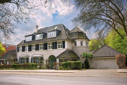 Exklusive 218 qm Altbauwohnung mit großer Dachterrasse und Wintergarten – renoviert - provisionsfrei 5 zimmer