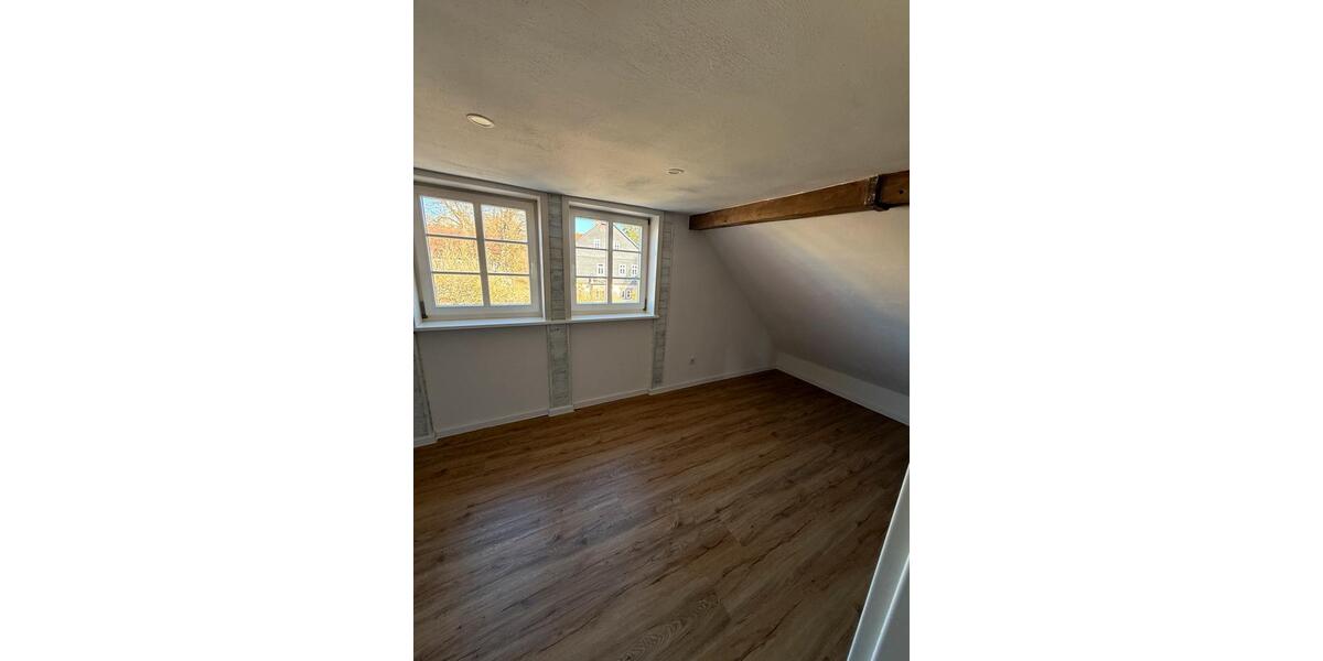 Etagenwohnung Schwalmstadt - 5 Zimmer, 145 m&sup2;, 950&euro; | Angebot:25298613