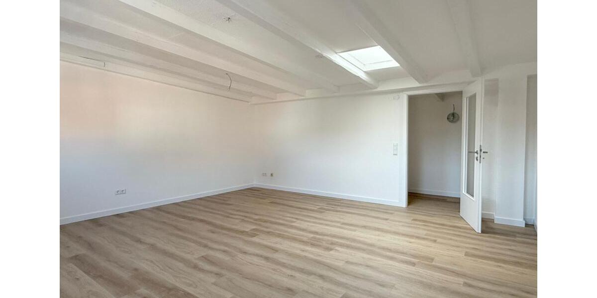 Dachgeschoßwohnung Hannover Vahrenwald-List - 3 Zimmer, 99 m&sup2;, 989&euro; | Angebot:26364151