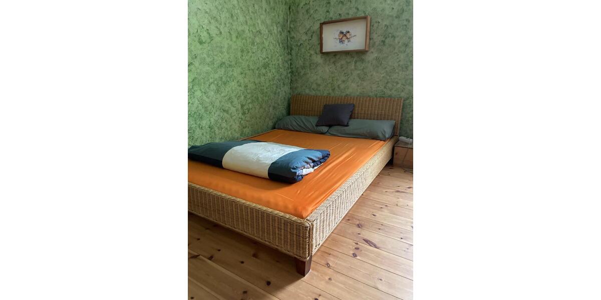 Schönes WG Zimmer in dynamischer 5er WG zimmer