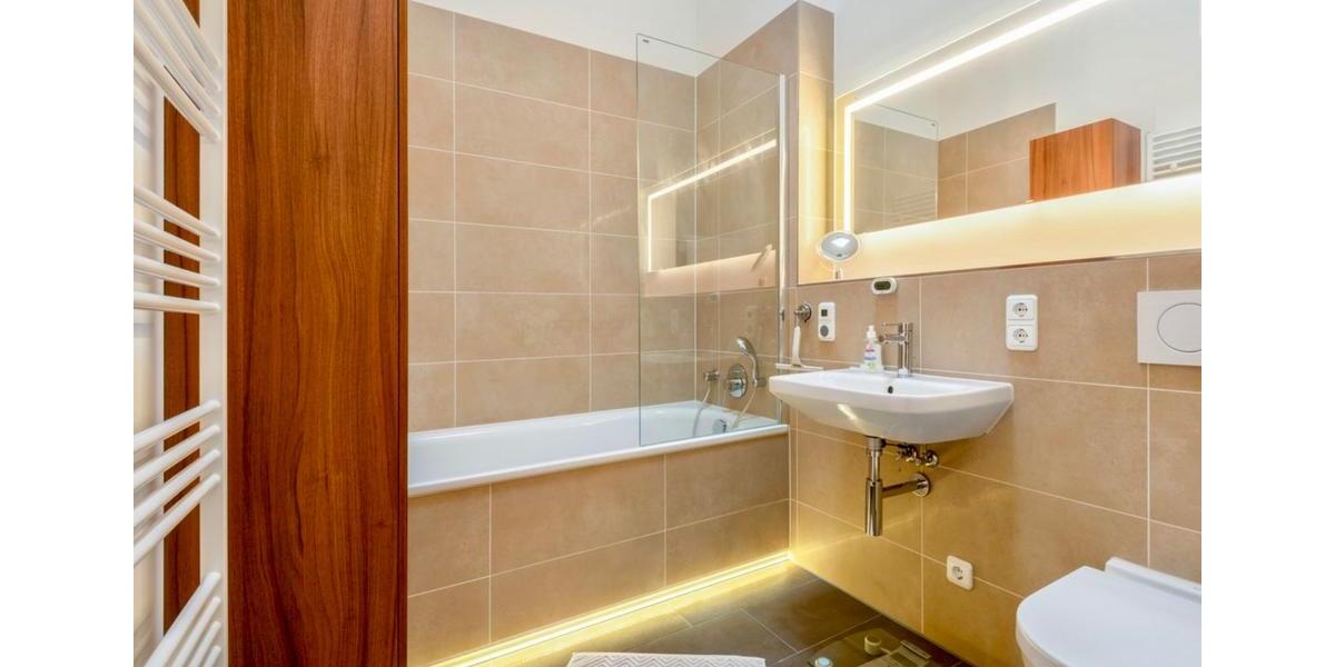 Dachgeschoßwohnung Rostock Hansaviertel - 2 Zimmer, 60 m&sup2;, 1.850&euro; | Angebot:25832047