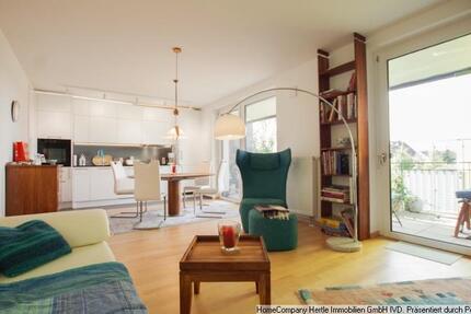 ***Exklusiv und hochwertig möbliert im Neubau mit großem West-Balkon sowie Garagenstellplatz und guter Anbindung für 3-12 Monate in Freiburg-Weingarten zimmer
