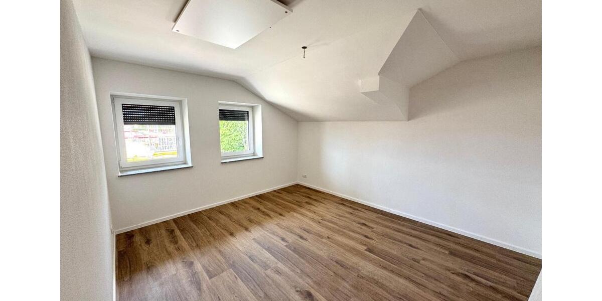 Dachgeschoßwohnung Gilching - 3 Zimmer, 120 m&sup2;, 2.325&euro; | Angebot:25906564