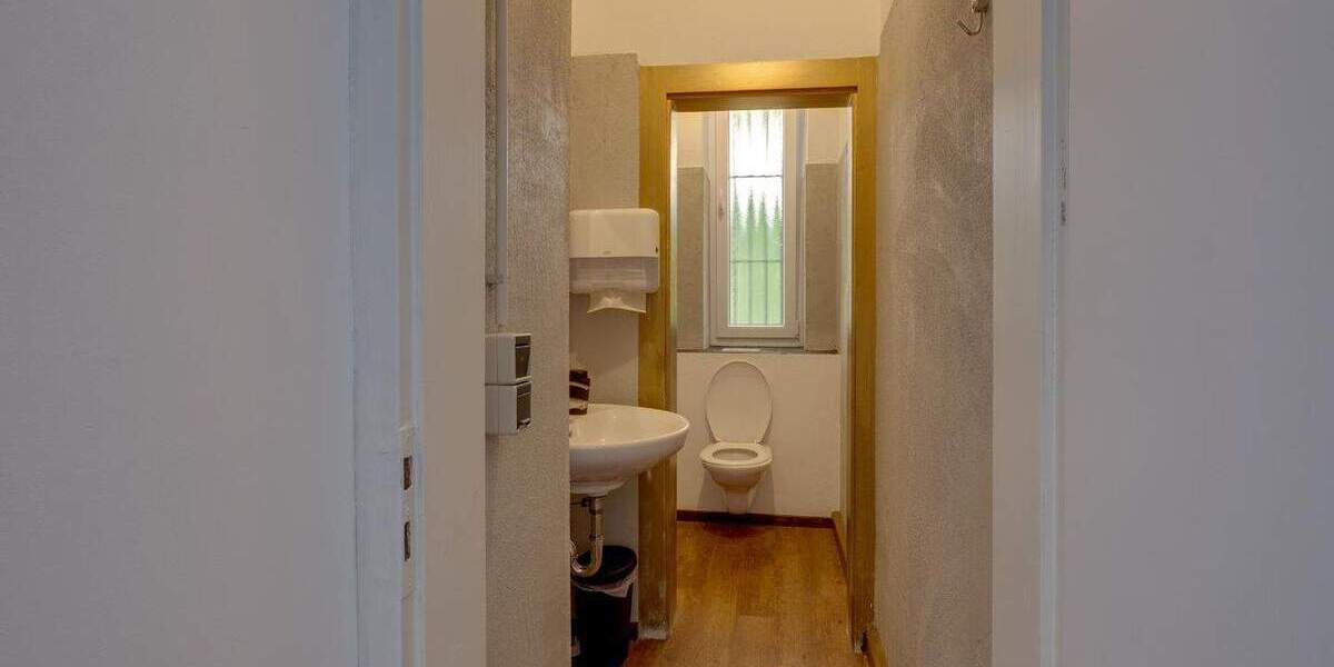 Moderne Gewerbefläche für Büro, Praxis oder Studio - zentrale Lage in Würzburg-Sanderau zimmer