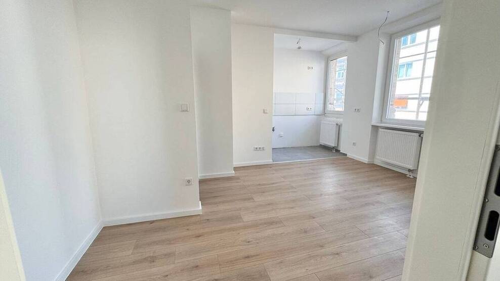 St. Peter ! Helle kernsanierte 2-Zi.-Altbau-Whg., 33 m², Laminat, ohne Balkon, 1.OG ohne Aufzug