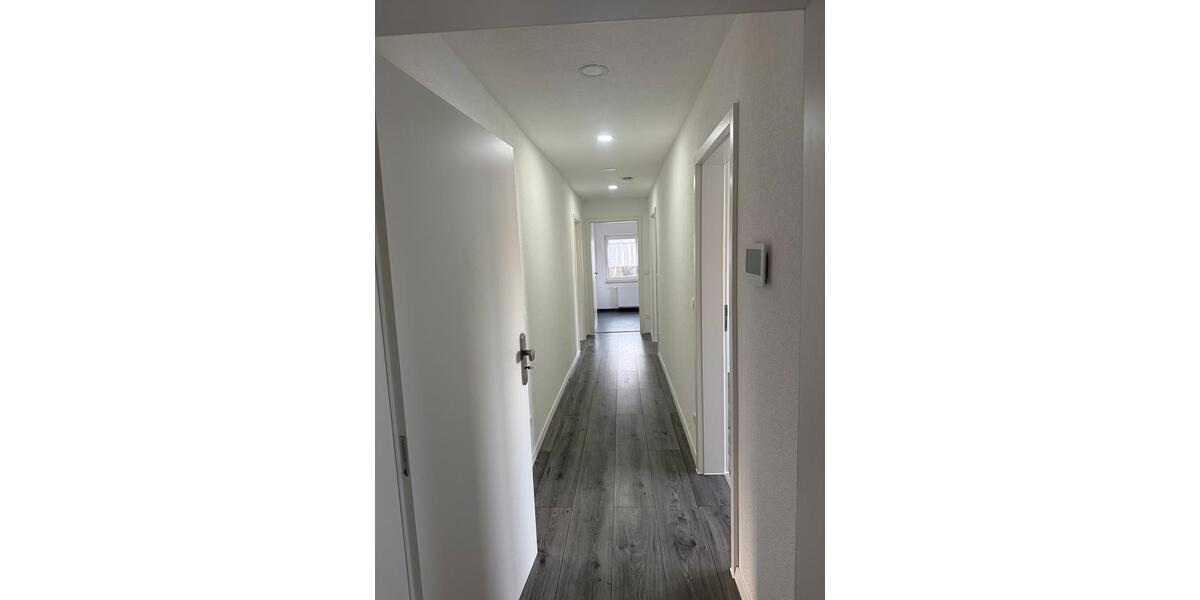 Dachgeschoßwohnung Schwaikheim - 3 Zimmer, 80 m&sup2;, 1.300&euro; | Angebot:24551496