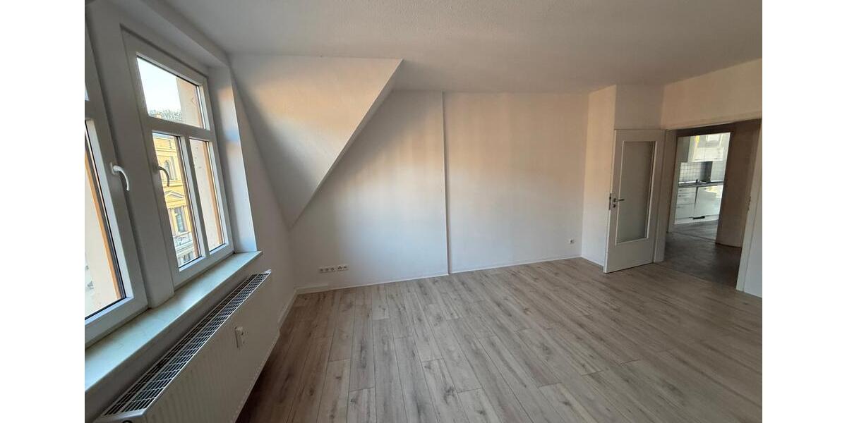 Wunderschöne 4-Raum-DG-Wohnung mit Balkon in Greiz direkt im Stadtzentrum 4 zimmer