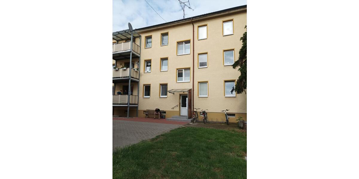 Erdgeschoßwohnung Staßfurt - 2.5 Zimmer, 53 m&sup2;, 330&euro; | Angebot:23661212