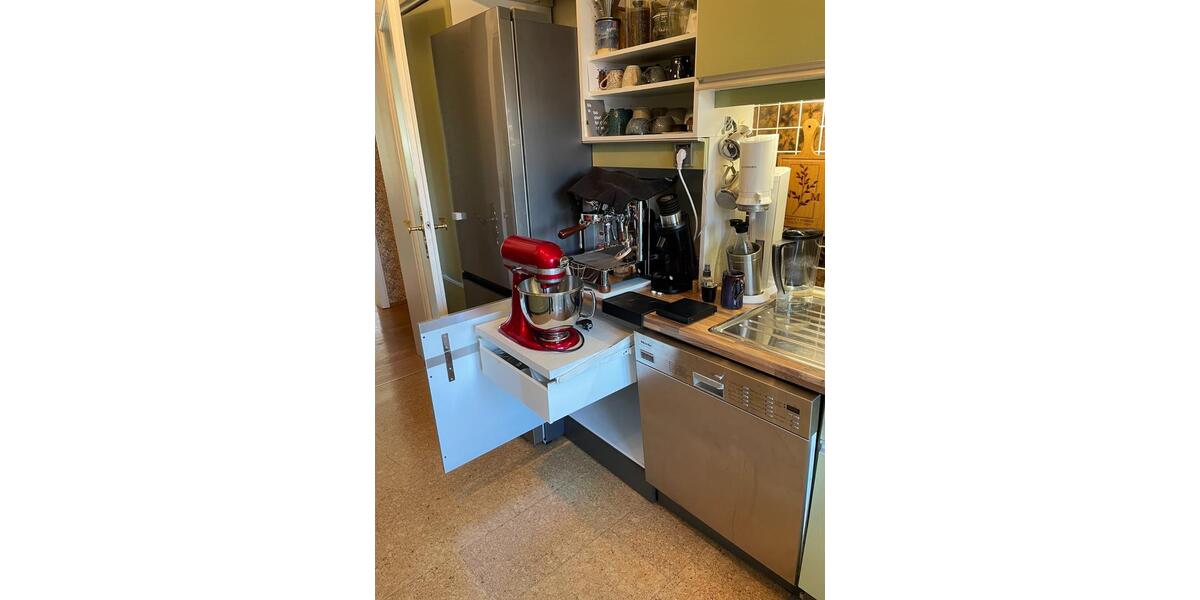 Charmante Altbauwohnung in zentraler Lage – mit Balkonen, Garage 2 zimmer