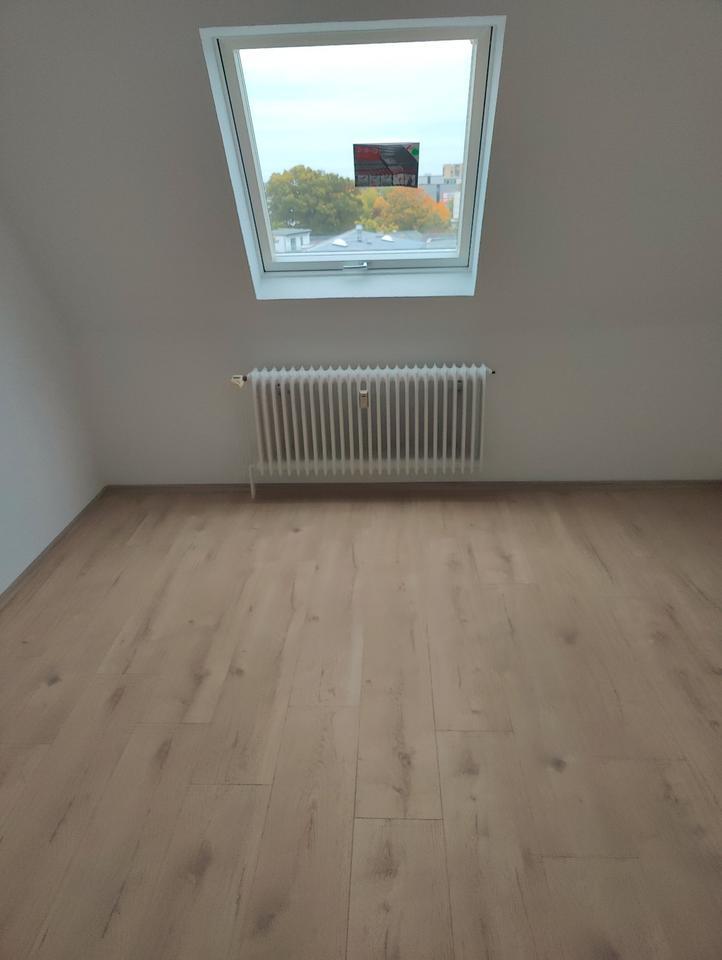 Frisch sanierte 3-Zimmer-Wohnung mit Balkon Nähe ADAC zimmer