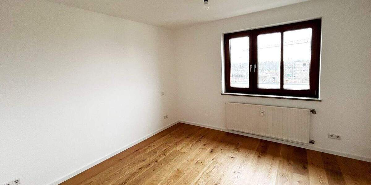 ERSTBEZUG nach MODERNISIERUNG: 2 Zimmer-Dachgeschosswohnung mit Blick über München... 2 zimmer