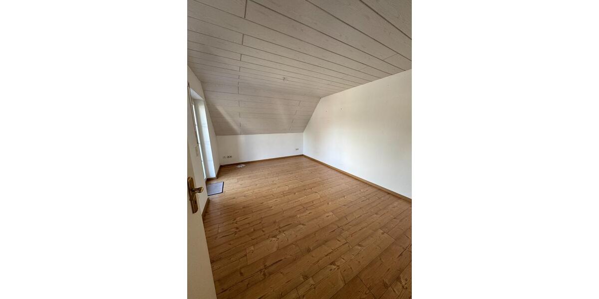 90 m² Anliegerwohnung mit Terrasse – ruhig & gepflegt 3 Zimmer 3 zimmer