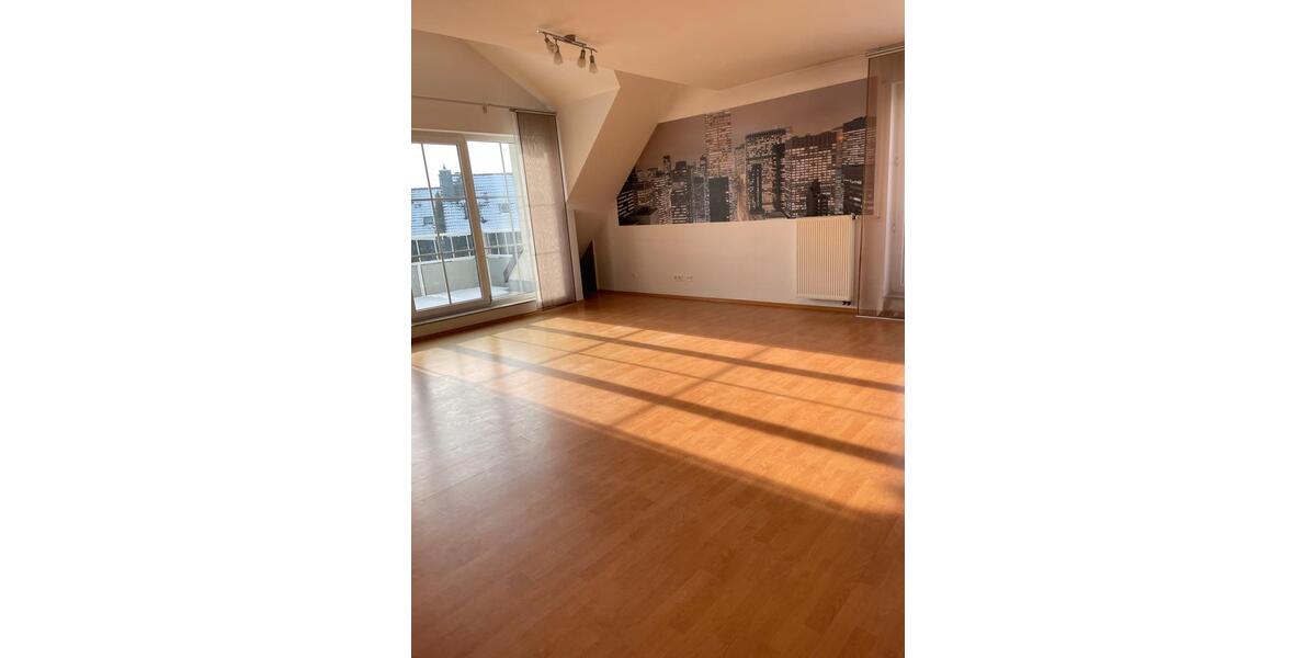 Dachgeschoßwohnung Hofheim am Taunus - 3 Zimmer, 89 m&sup2;, 1.300&euro; | Angebot:24983179