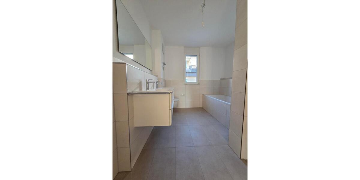 Erstbezug! Exklusive 4-Zimmer-Neubauwohnung, Garten, EBK, TG 4 zimmer