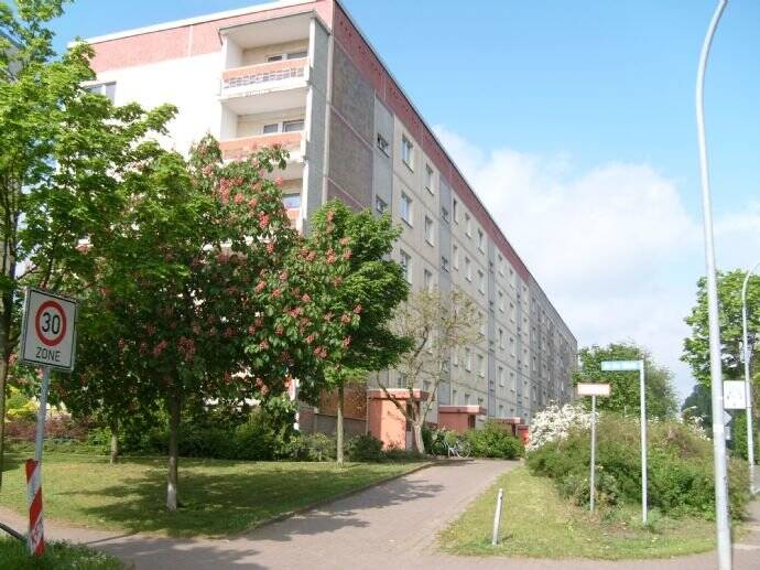 Etagenwohnung Neubrandenburg Reitbahnviertel - 3 Zimmer, 62 m&sup2;, 270&euro; | Angebot:23956414