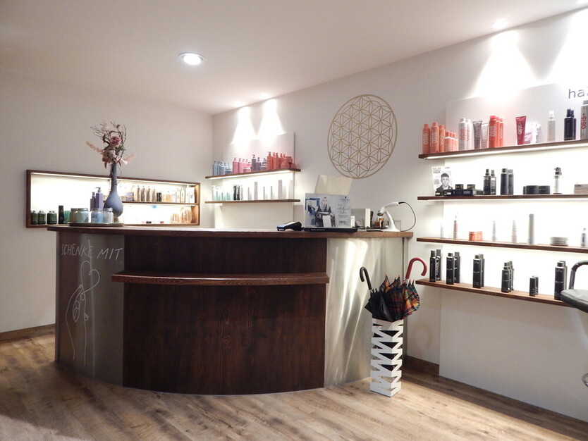 Einmalige Gelegenheit! Vollausgestatteter, moderner Friseursalon in Freilassing, frei ab 01.06.2025