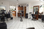 Voll ausgestatteter Friseursalon in 83416 Saaldorf - Parkplätze vor dem Haus! Frei ab 01.04.2026 - Gewerbeobjekt Saaldorf-Surheim Surheim | Angebot:23165437