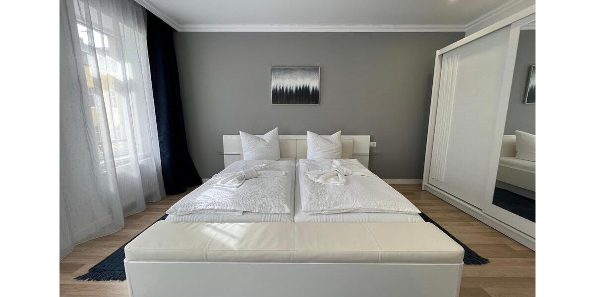 Wohnen auf Zeit Gera - 3 Zimmer, 130 m&sup2;, 100&euro; | Angebot:26227069
