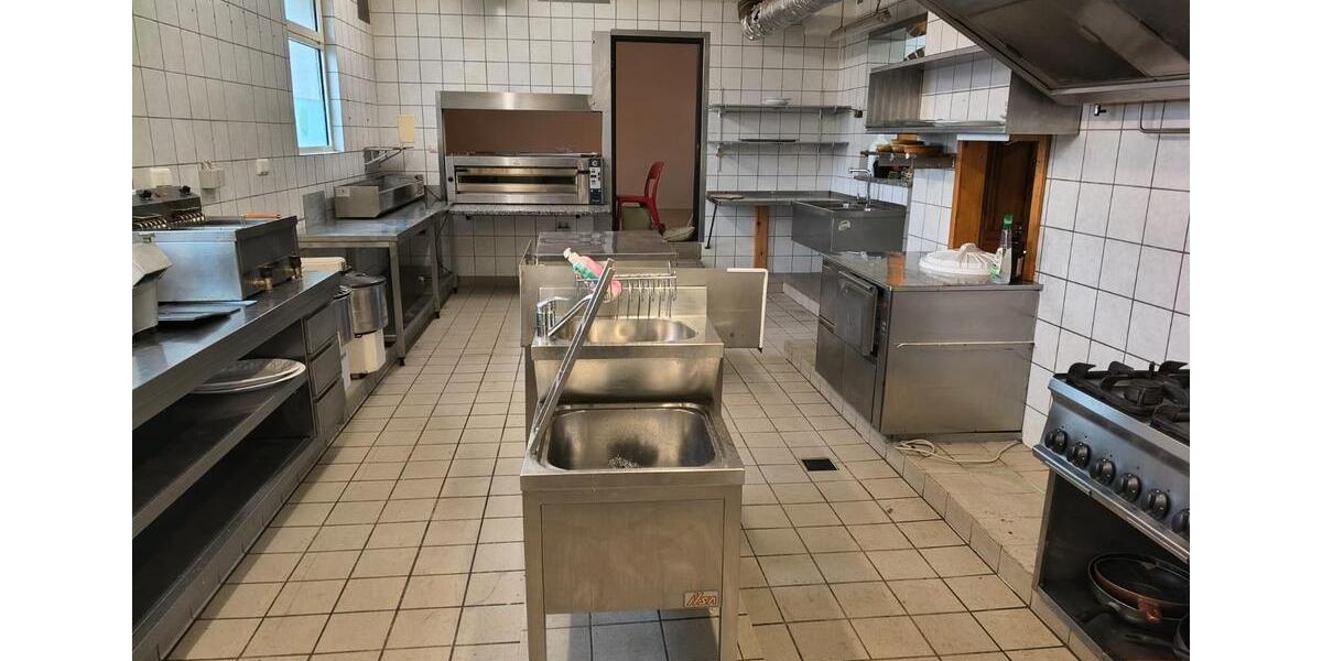 Komplett eingerichtetes Restaurant mit Wohnung und zusätzlichen Z zimmer