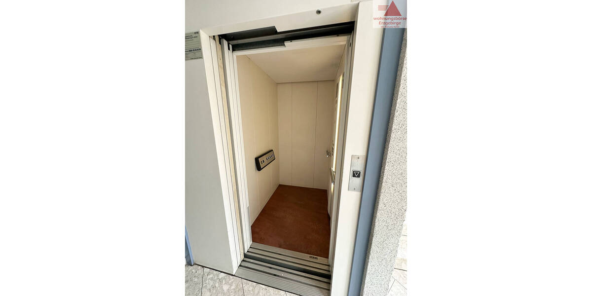 Etagenwohnung Glauchau - 2 Zimmer, 79 m&sup2;, 395&euro; | Angebot:25688144