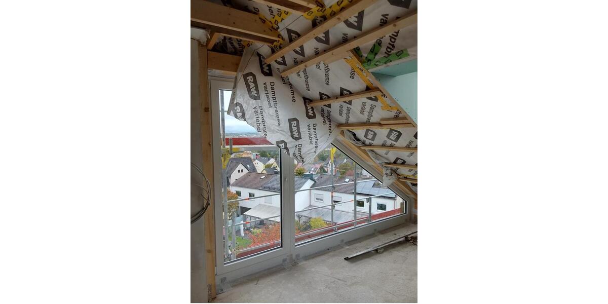 Kernsanierte 3 Zimmer DG-Wohnung zimmer