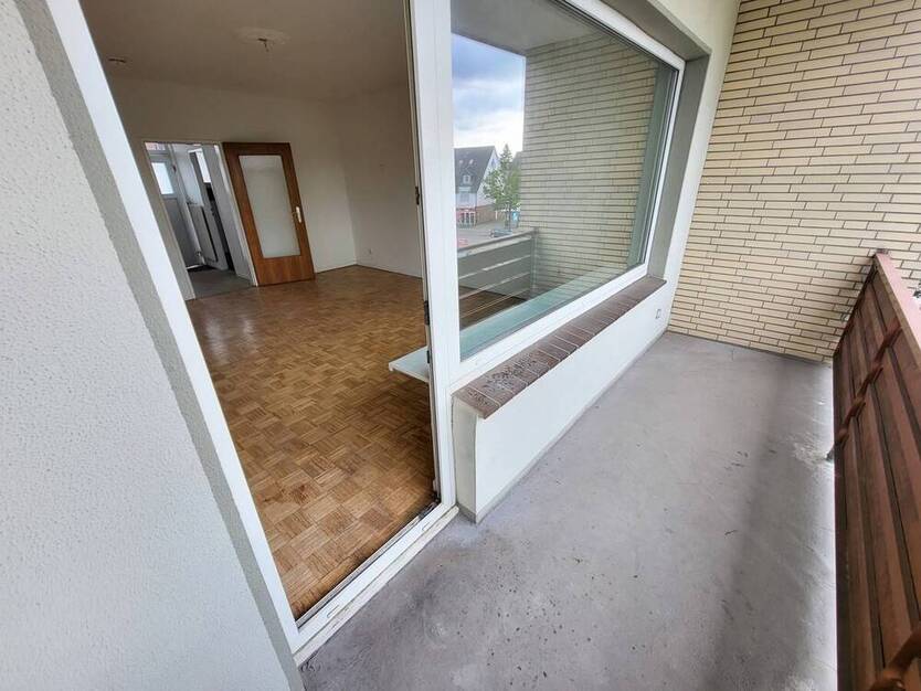 Nähe Uni: Zentrale 1 Zimmer-Wohnung mit Balkon in 23562 Lübeck - St. Jürgen, Ratzeburger Allee