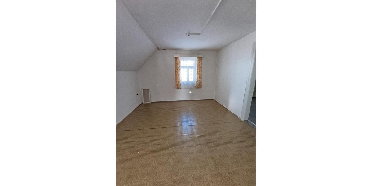 Einfamilienhaus Neustadt in Sachsen - 6 Zimmer, 140 m&sup2;, 200&euro; | Angebot:24863011
