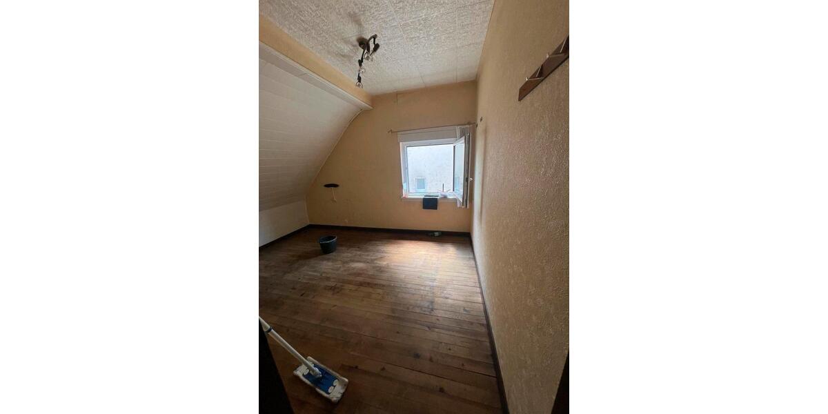 Dachgeschoßwohnung Neunkirchen - 3 Zimmer, 82 m&sup2;, 770&euro; | Angebot:26301531