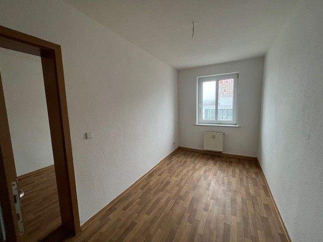 Etagenwohnung Zwickau Pölbitz - 4 Zimmer, 65 m&sup2;, 381&euro; | Angebot:26826666