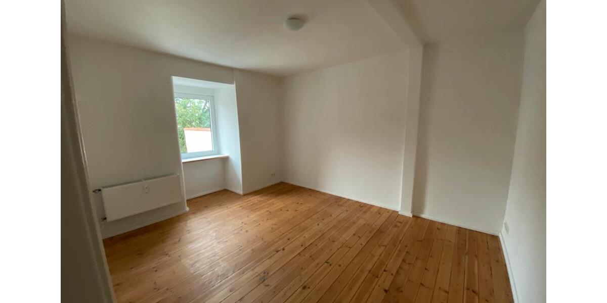 Dachgeschoßwohnung Wilhelmshaven - 5 Zimmer, 166 m&sup2;, 1.350&euro; | Angebot:25880754
