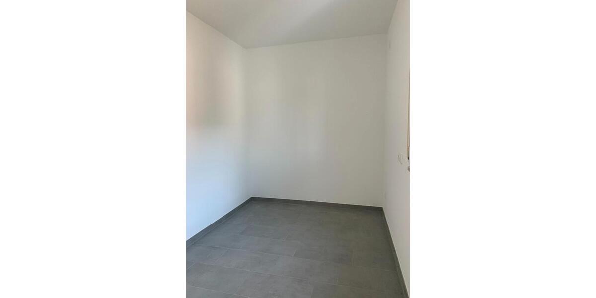 Etagenwohnung Teublitz - 7 Zimmer, 215 m&sup2;, 1.400&euro; | Angebot:26183694
