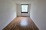 Familien-Zuhause in angenehmer Größe, 3 Zimmer mit Balkon, Laminat, Wannenbad, Gäste-WC, Aufzug