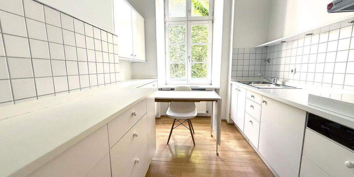 Lehel am Isartor. Zentrale Bestlage. Neu hochwertig möblierte 4 Zimmer. Großer Garten. Ab 3 Monate 4 zimmer