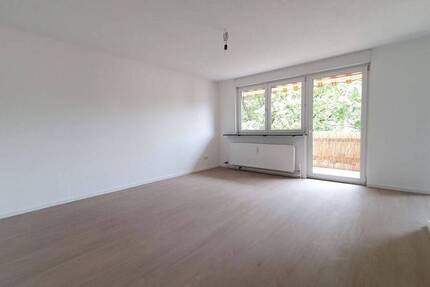 Sofort verfügbar! Kernsanierte 2-Zimmerwohnung mit Balkon in parkähnlicher Gegend von Langwasser.