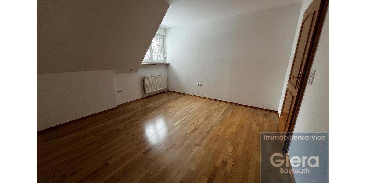 Etagenwohnung Neudrossenfeld - 3 Zimmer, 107 m&sup2;, 1.400&euro; | Angebot:25304925