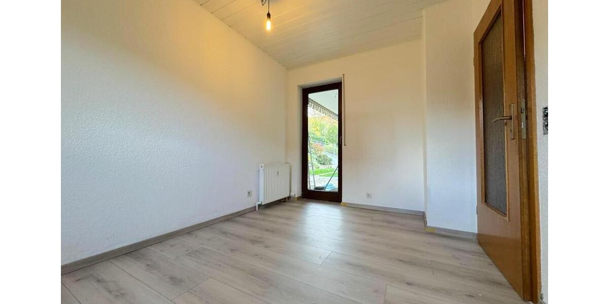 Erdgeschoßwohnung Bad Schwalbach - 4 Zimmer, 133 m&sup2;, 1.300&euro; | Angebot:26636099